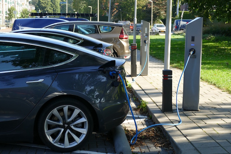 新能源汽车：国内首台光储充检智能超充站在福建投用，充电站
